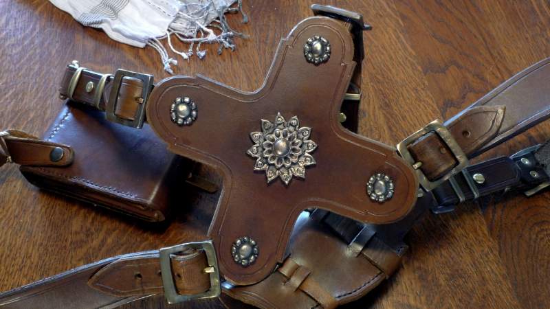Uncharted 3 holster backview