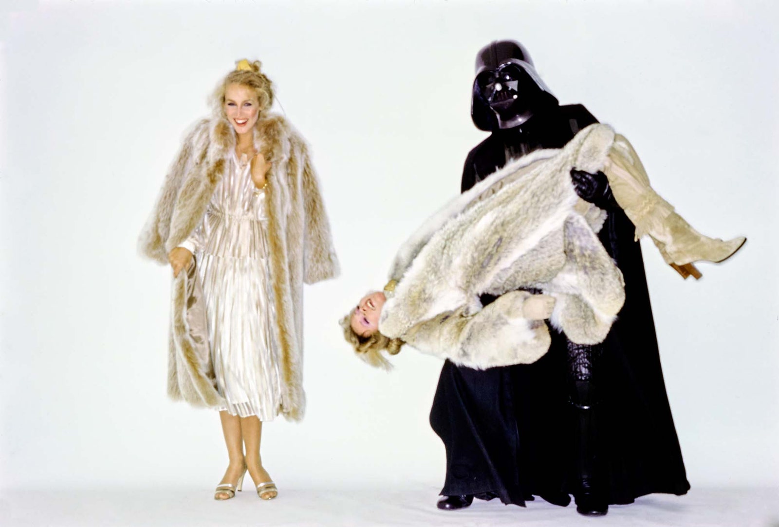 00-holding-post-star-wars-in-vogue.jpg