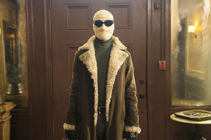 01-matt-bomer-doom-patrol.w700.h467.jpg