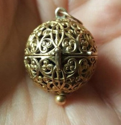 086 pomander.jpg