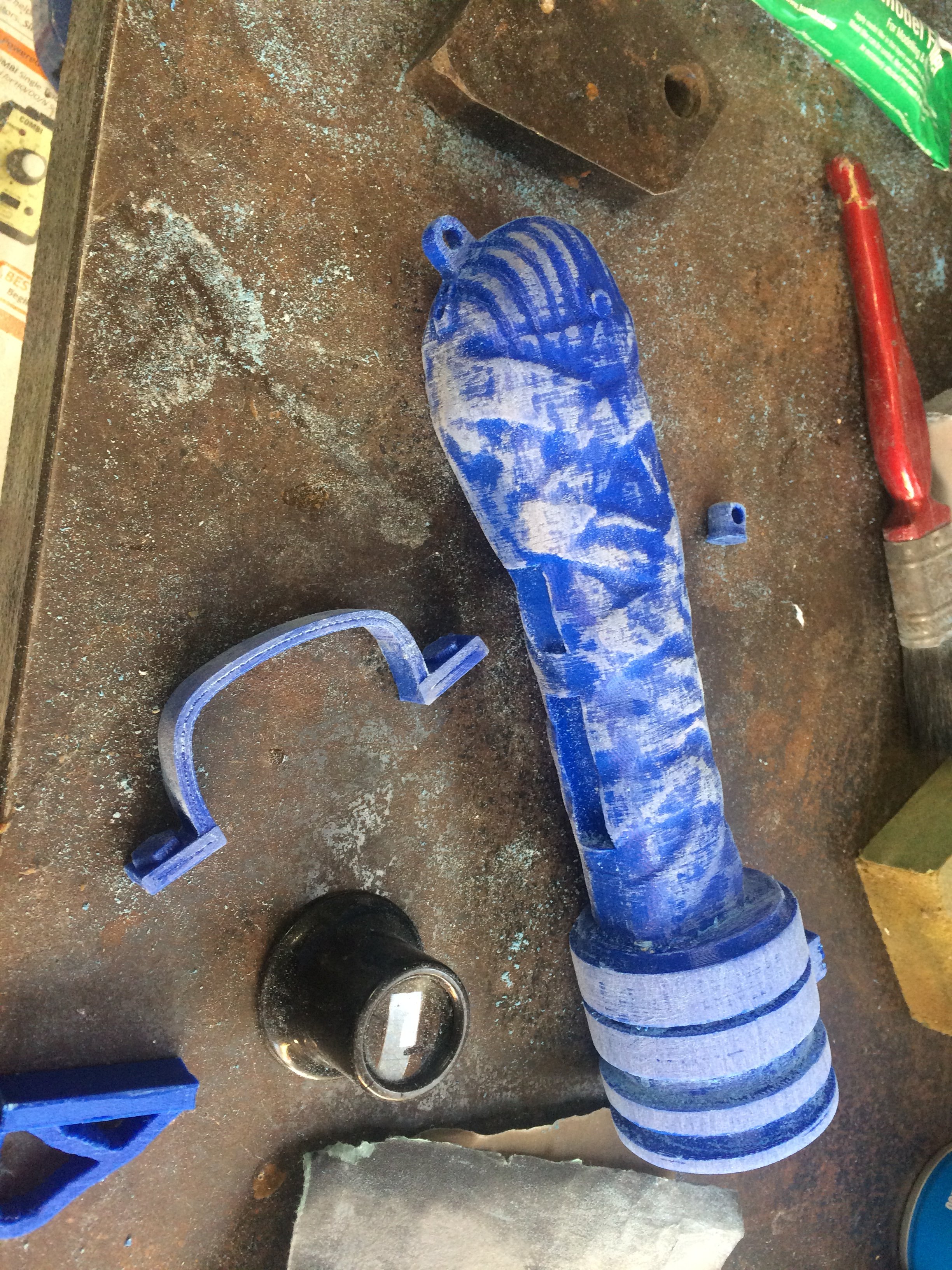 17.sanding the handle.JPG