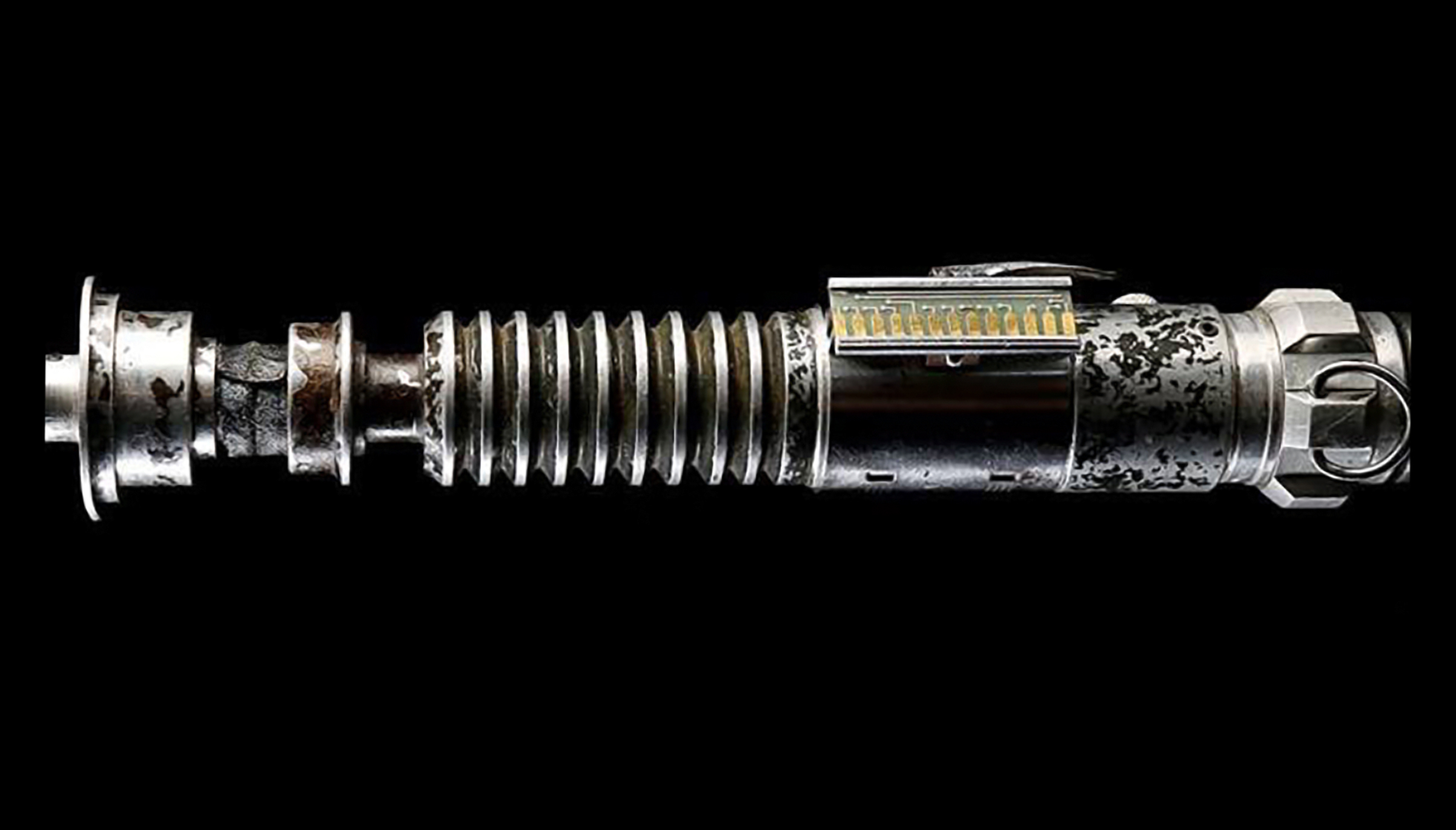 Luke deals v2 lightsaber