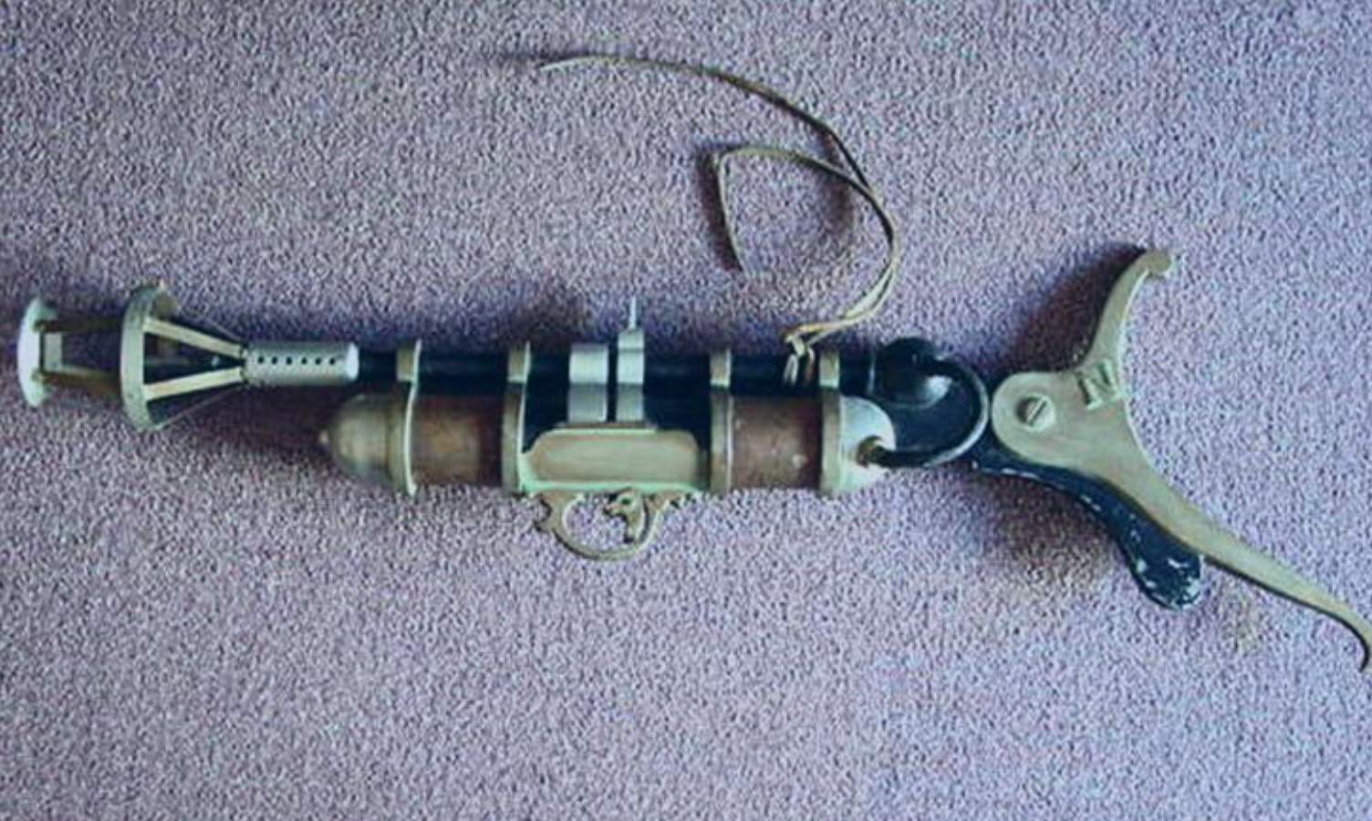 20,000 Leagues_Electric Speargun-Real Prop (9).jpg