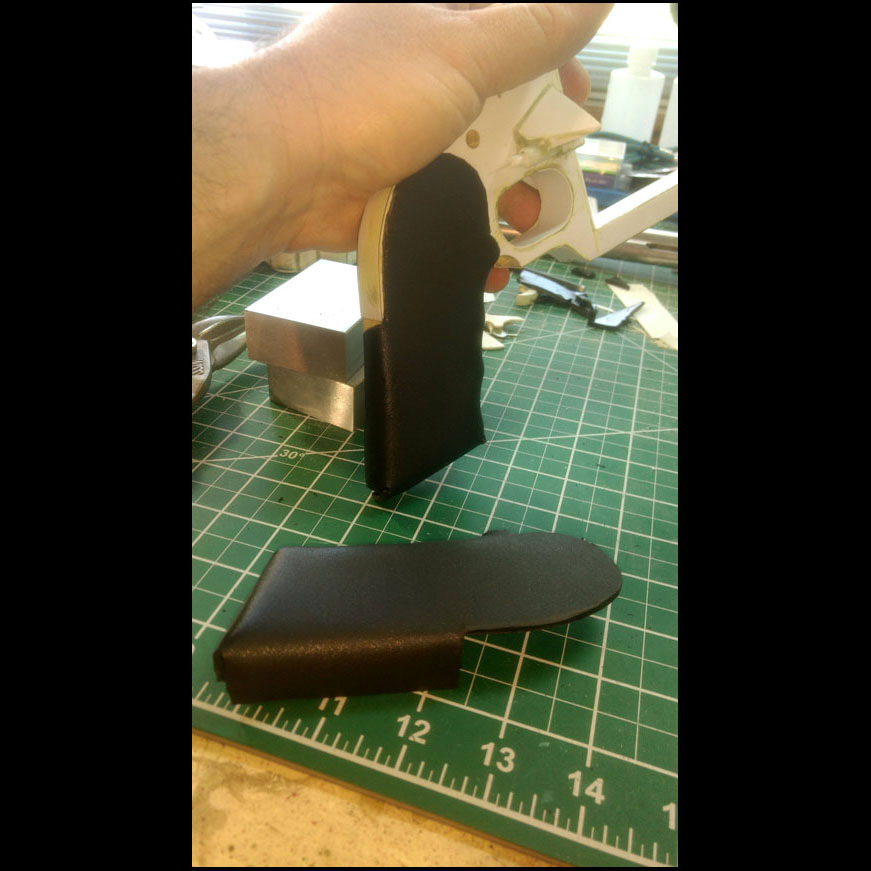 20,09 Fallout Shotgun Pistol (52) grip.jpg