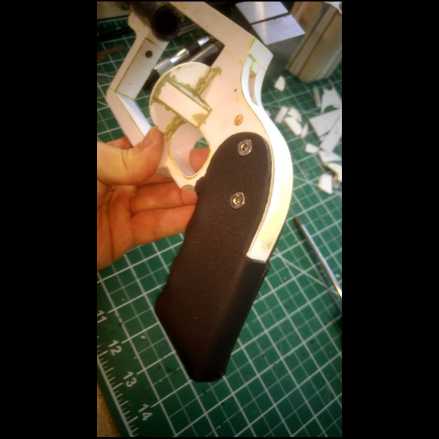 20,09 Fallout Shotgun Pistol (55) grip.jpg
