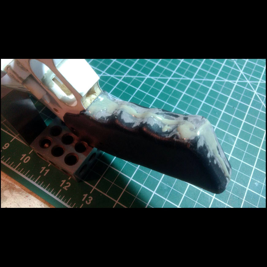 20,09 Fallout Shotgun Pistol (56) grip.jpg