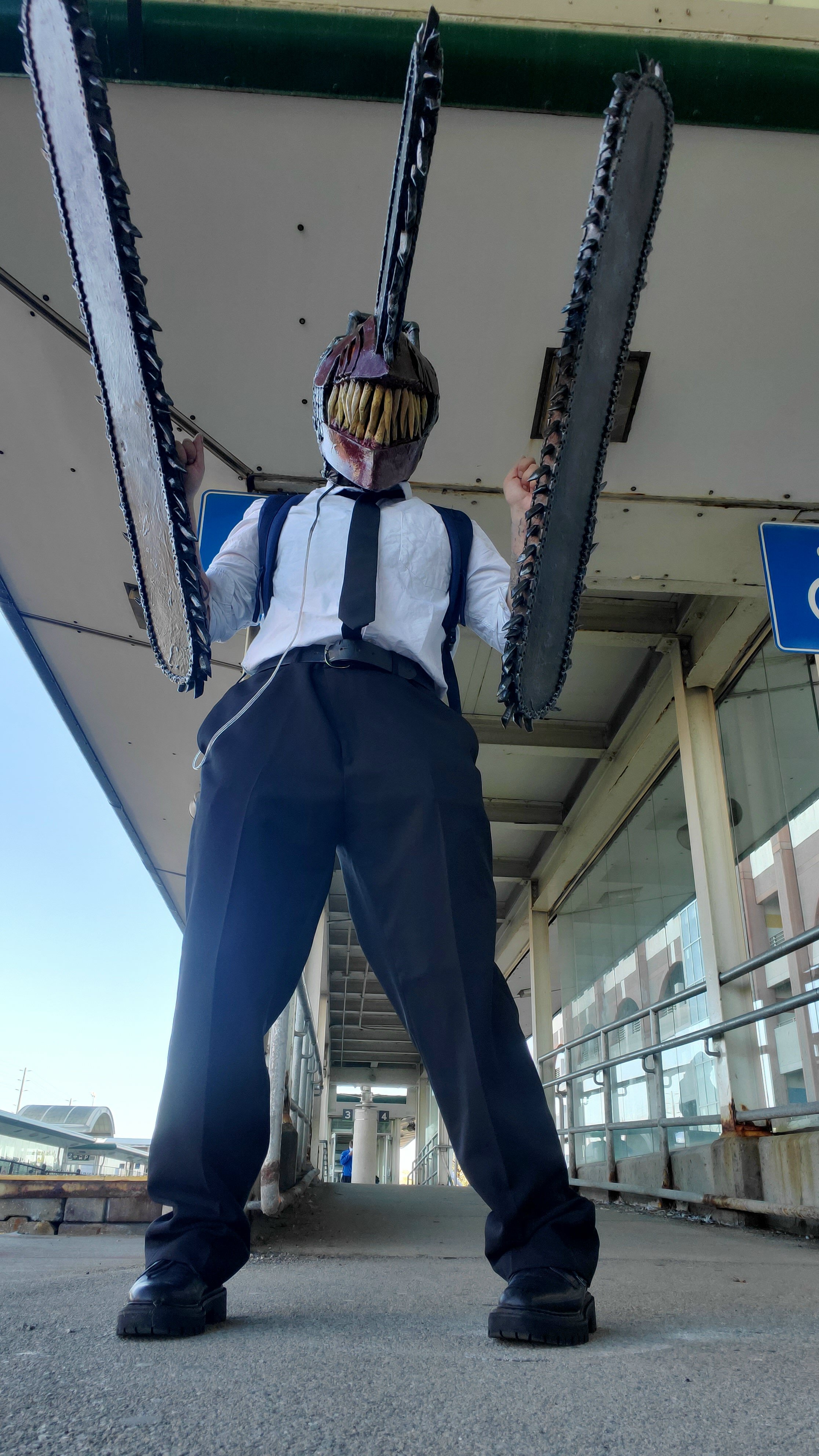 the RPF on X: Chainsaw man by ragegearprops (IG:   Photo 3: @capeziorena #Denji #Cosplay #Costume #CraftYourFandom   / X