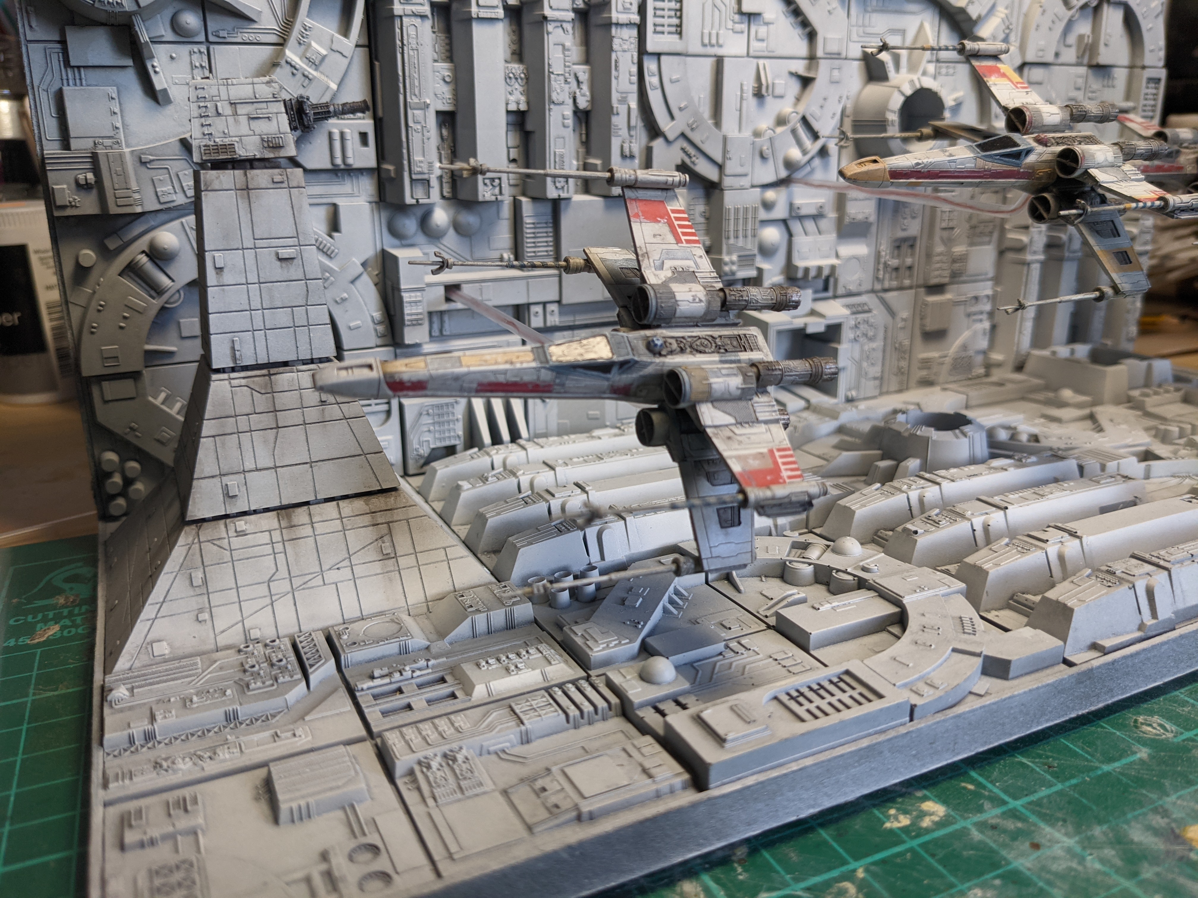 22 - X-Wings mounted onto the side wall of the dio makes the supports almost invisible.jpg