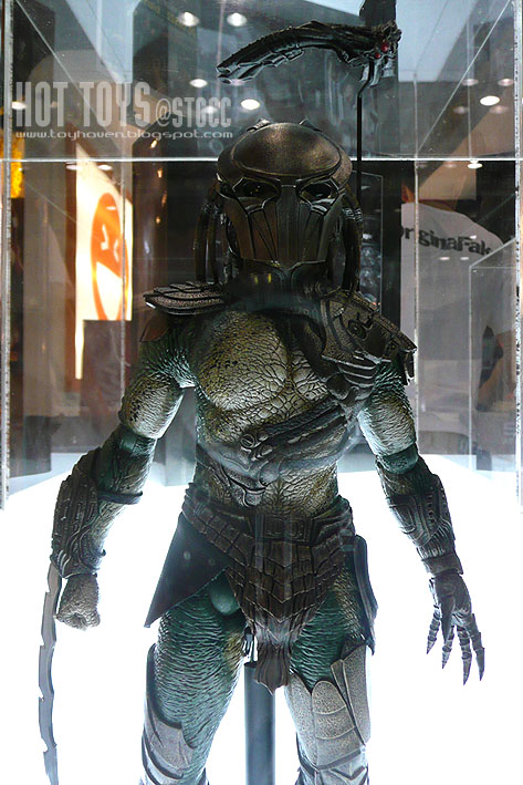 806_hot%20toys.jpg