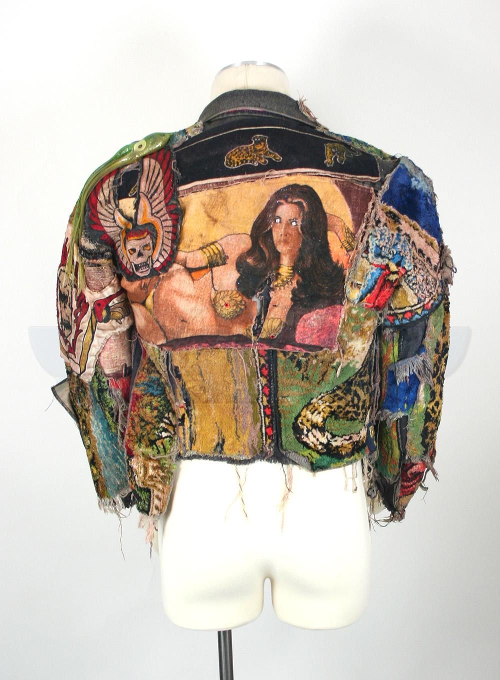 Alas-the-mystical-and-gorgeously-elaborated-jacket-worn-by-Alex.jpg