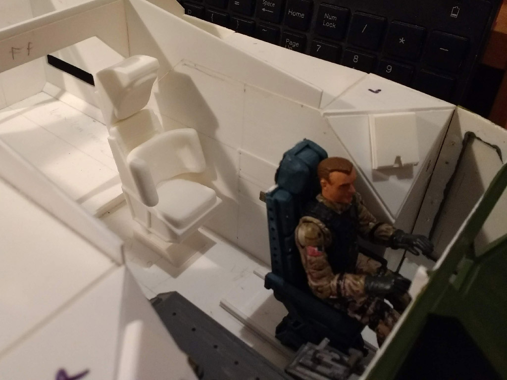 APC_GunSeat20042601.jpg