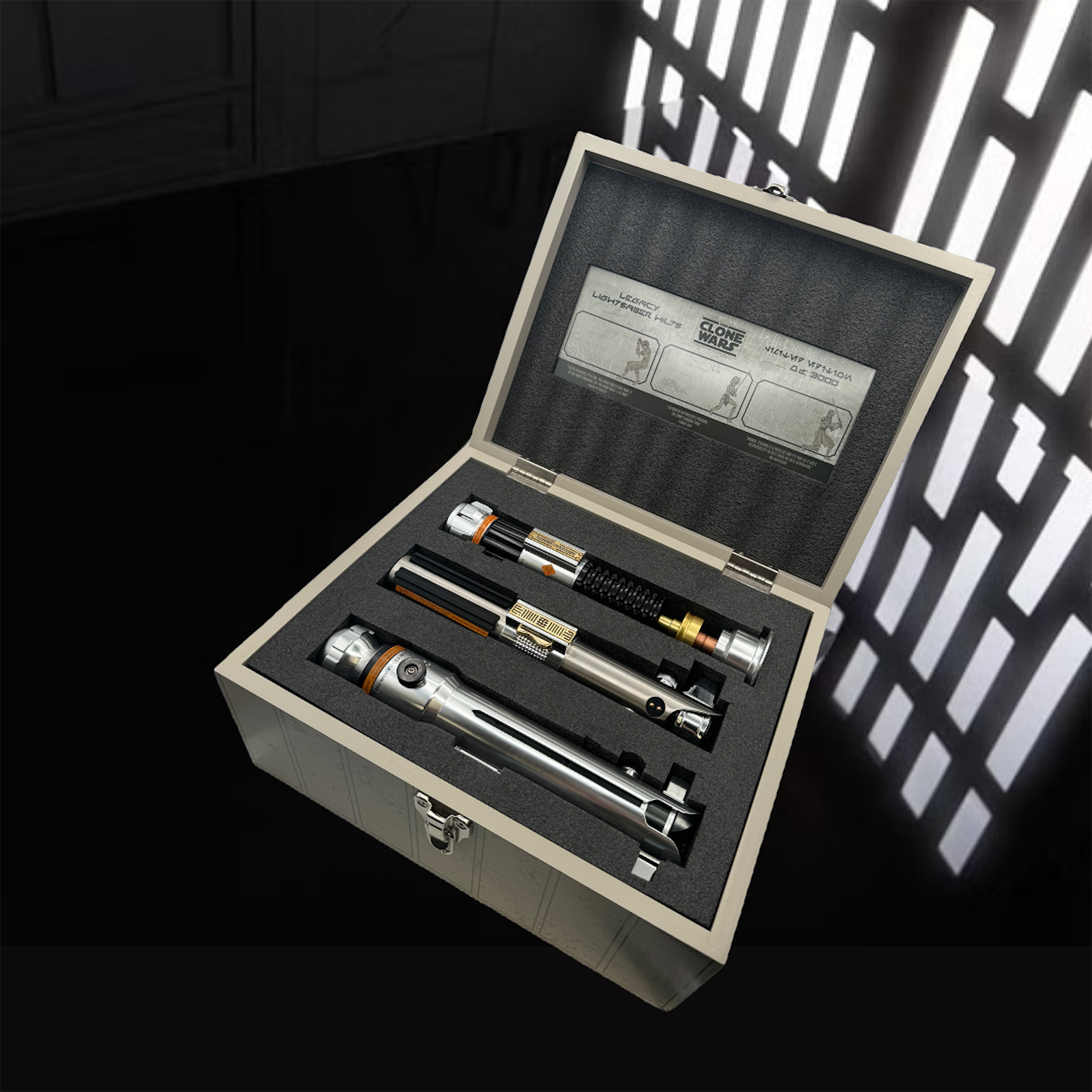 ar-wars-the-clone-wars-legacy-lightsaber-box-set-2.jpg