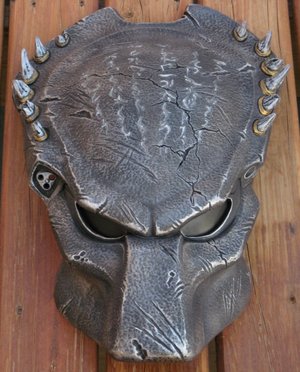 AVP_R_Wolf_Bio_Helmet_REPAINT_by_PredatrHuntr.jpg