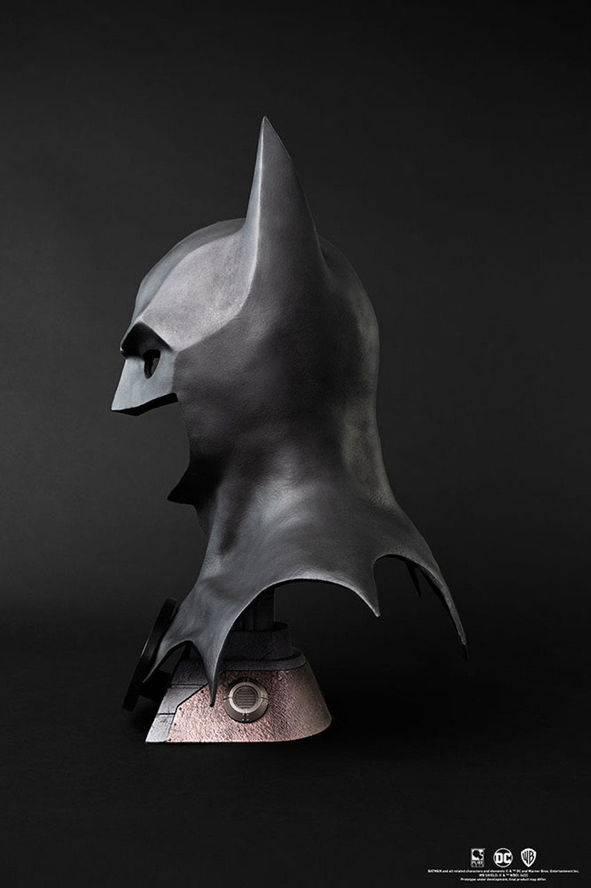 batman-life-size-cowl_warner-bros_gallery_62a21928b5ac7__26466.1654801757.jpg