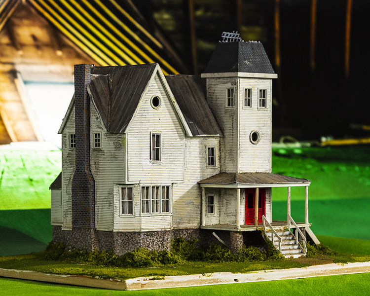 beetlejuice-house-model-finished-pics-page-2-page-4-rpf-costume