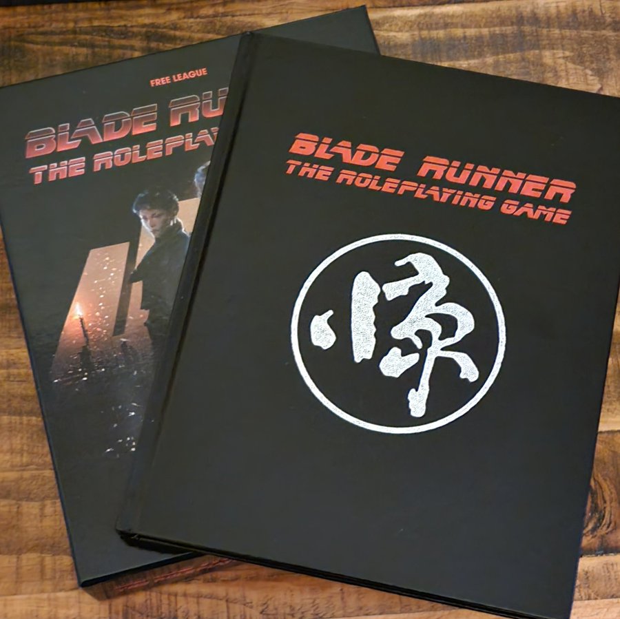 Blade runner deluxe book actual.jpg