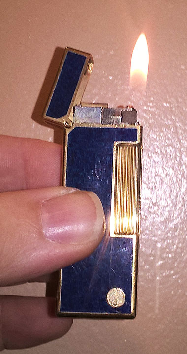 Blue Gold Dunhill Rollagas Lit s.jpg
