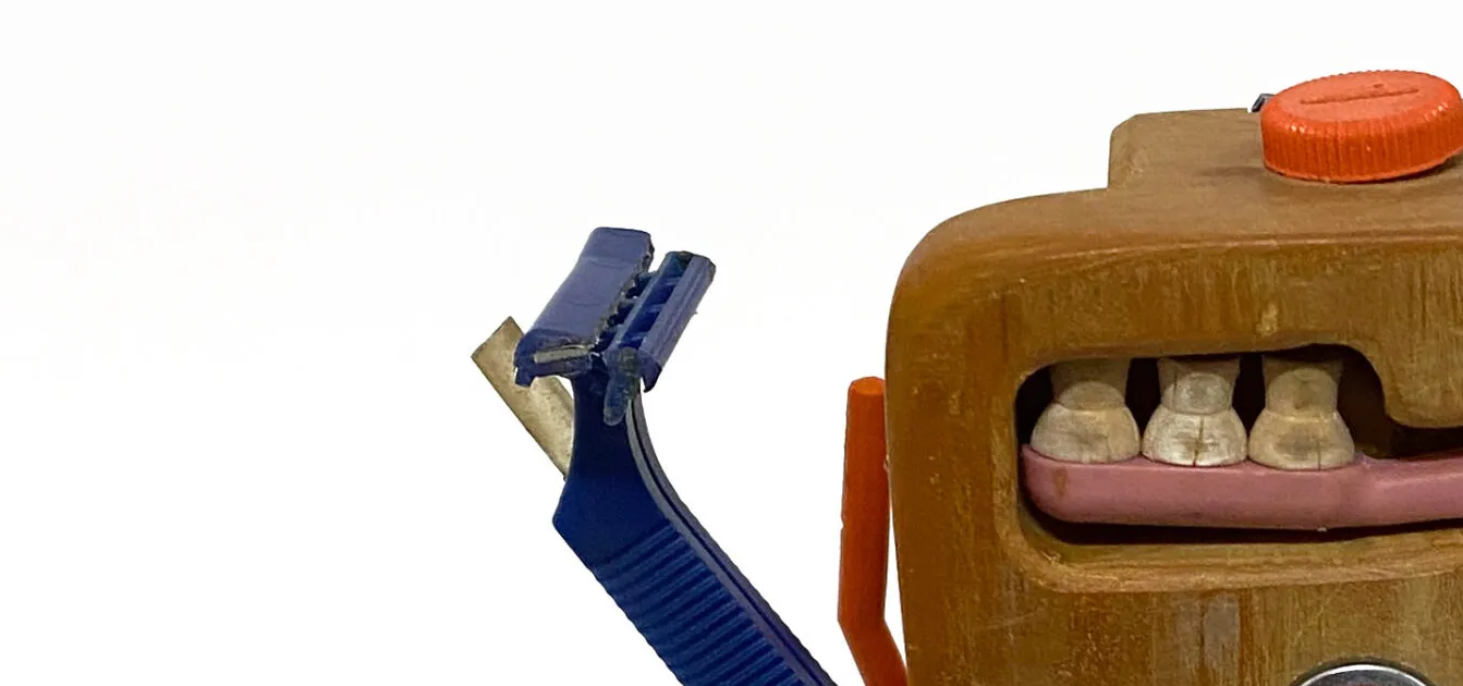 buddy razor close up.png