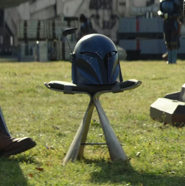 Butterfly Stool Mando s3ep6.PNG