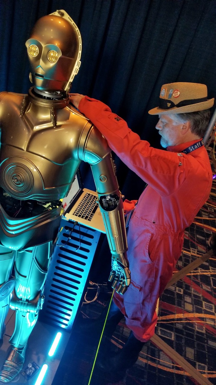 C-3PO at SWCC (5).jpg