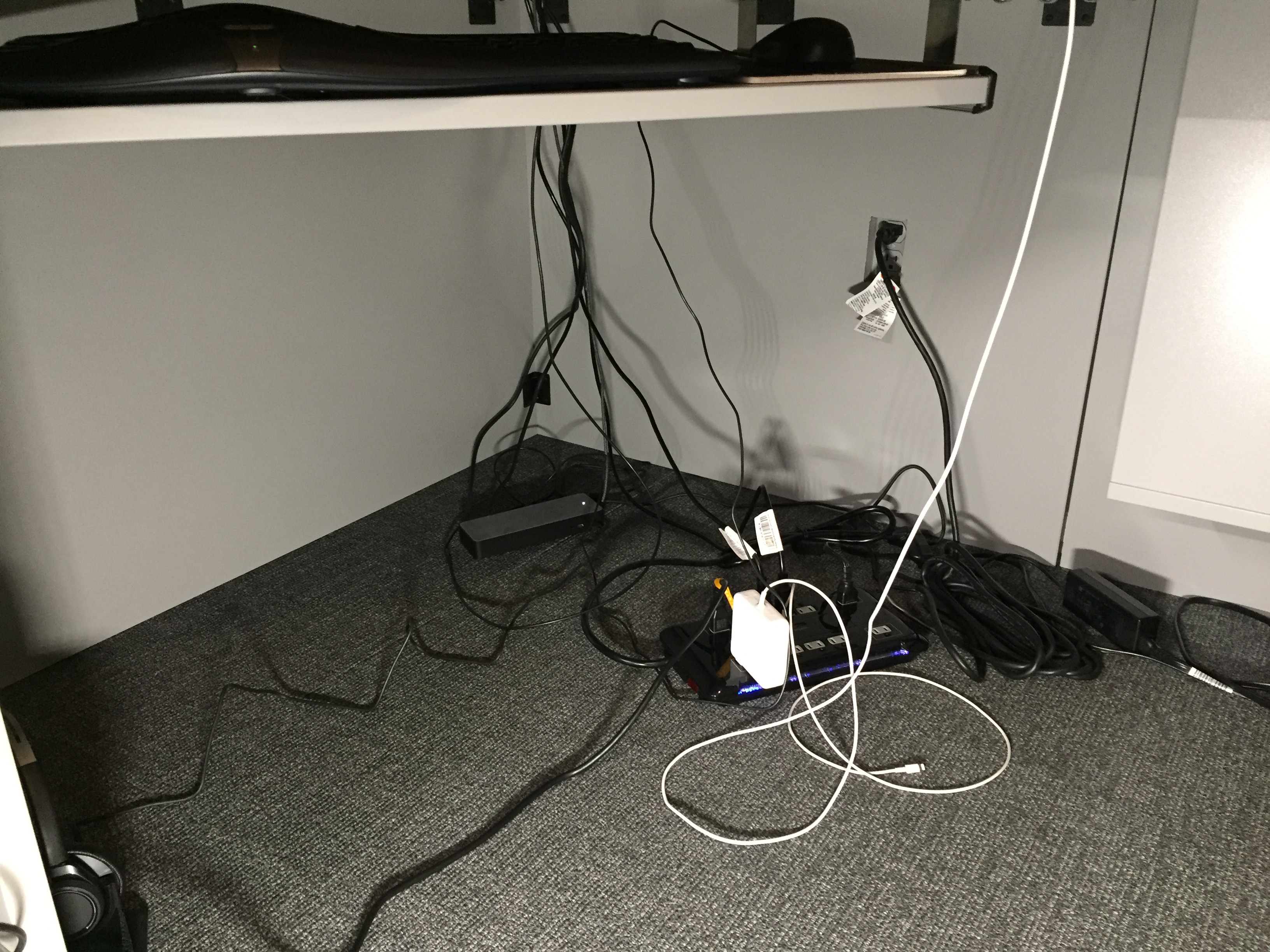 CableMess.JPG