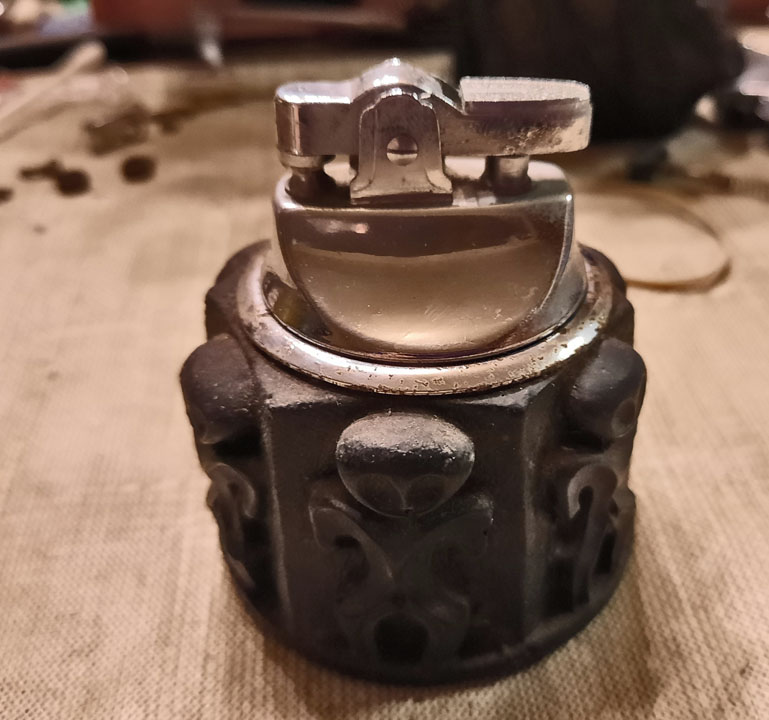 Coco Joe Tiki Lighter 02.jpg