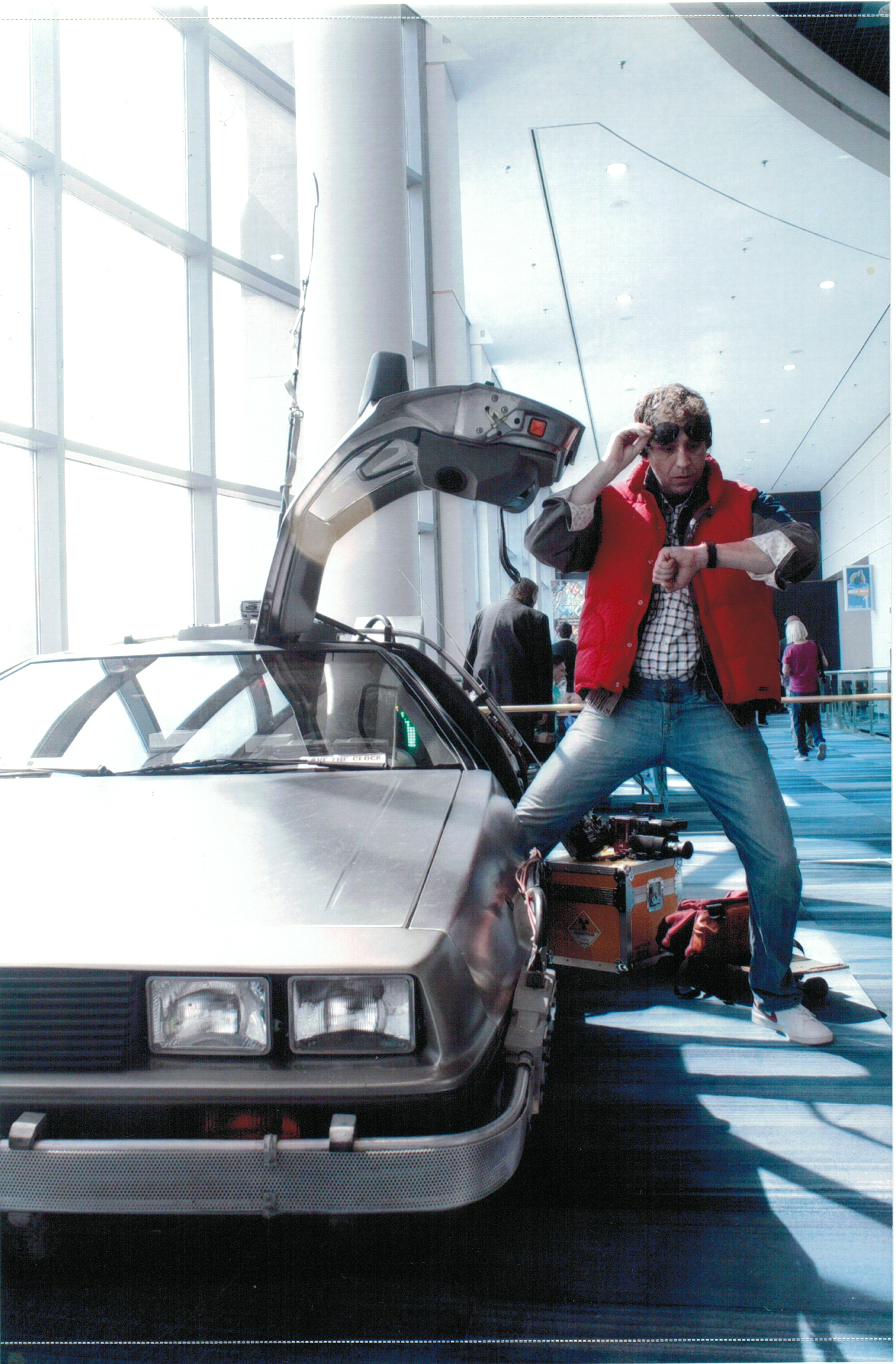 ComicConDeLoreanMarty.png