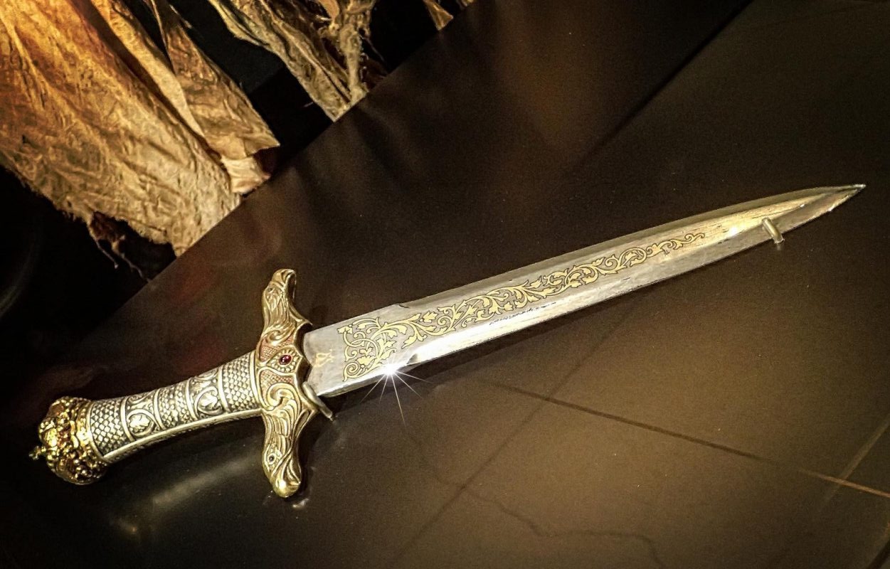 Conquistadors-Spanish-sword-from-from-Indiana-Jones-and-the-Kingdom-of-the-Crystal-Skull.jpg
