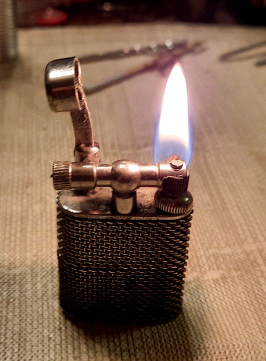 Continental Lift Arm Lighter 04 Lit.jpg