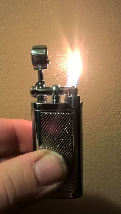 Corona Knockoff Xikar Lit.jpg