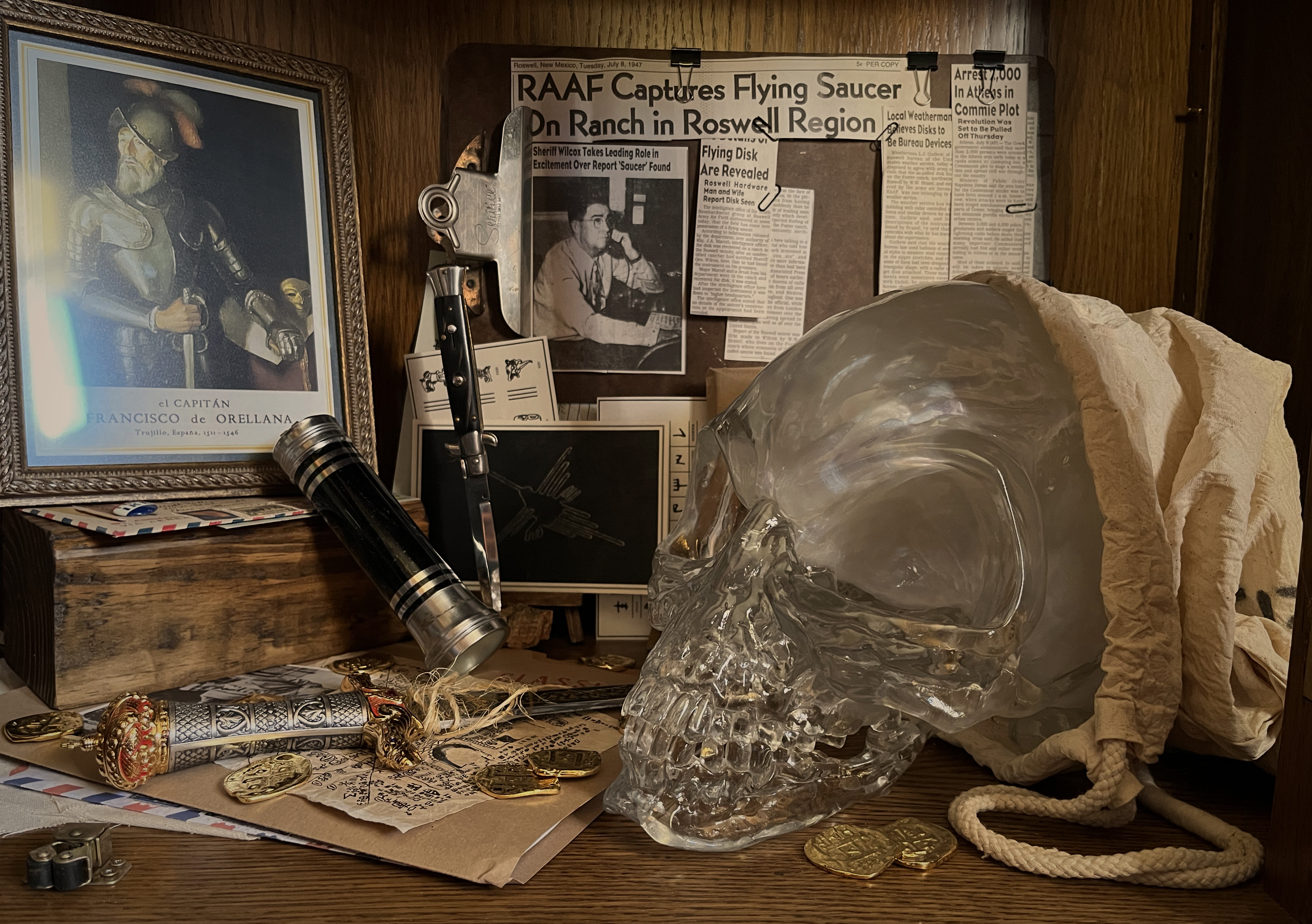 crystal_skull_shelf01.jpg