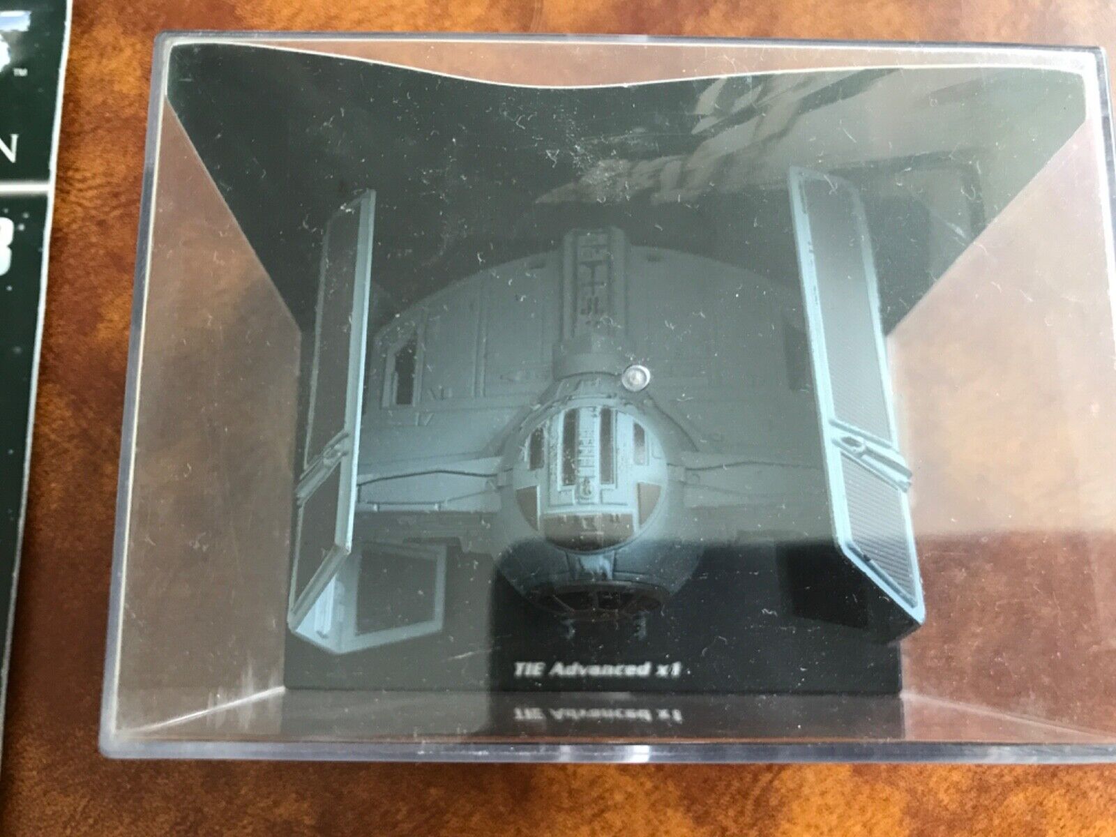 Deagostini-Darth-Vaders-Tie-Advanced-x-1-Starships-03.jpg