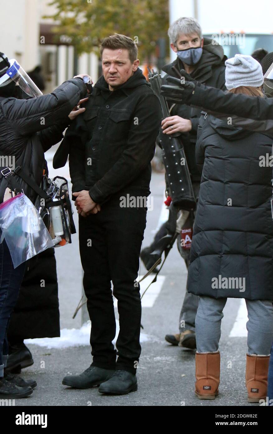 december-08-2020-jeremy-renner-shooting-on-location-for-marvels-series-hawkeye-in-new-york-cit...jpg