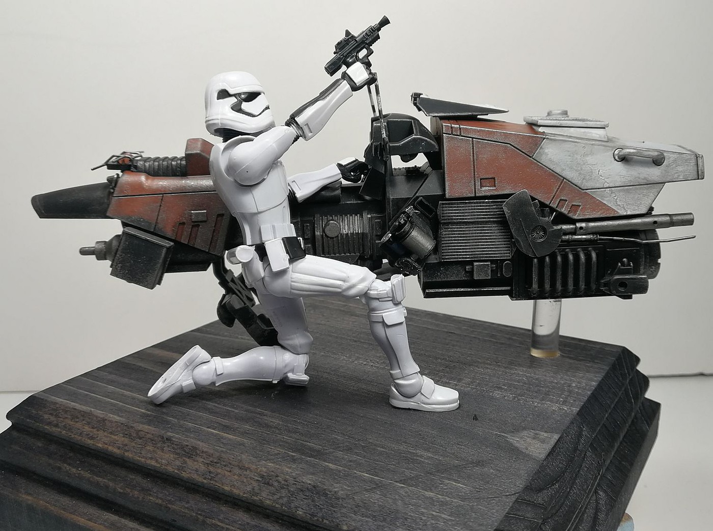 desert_speeder_with_figure-vi.jpg