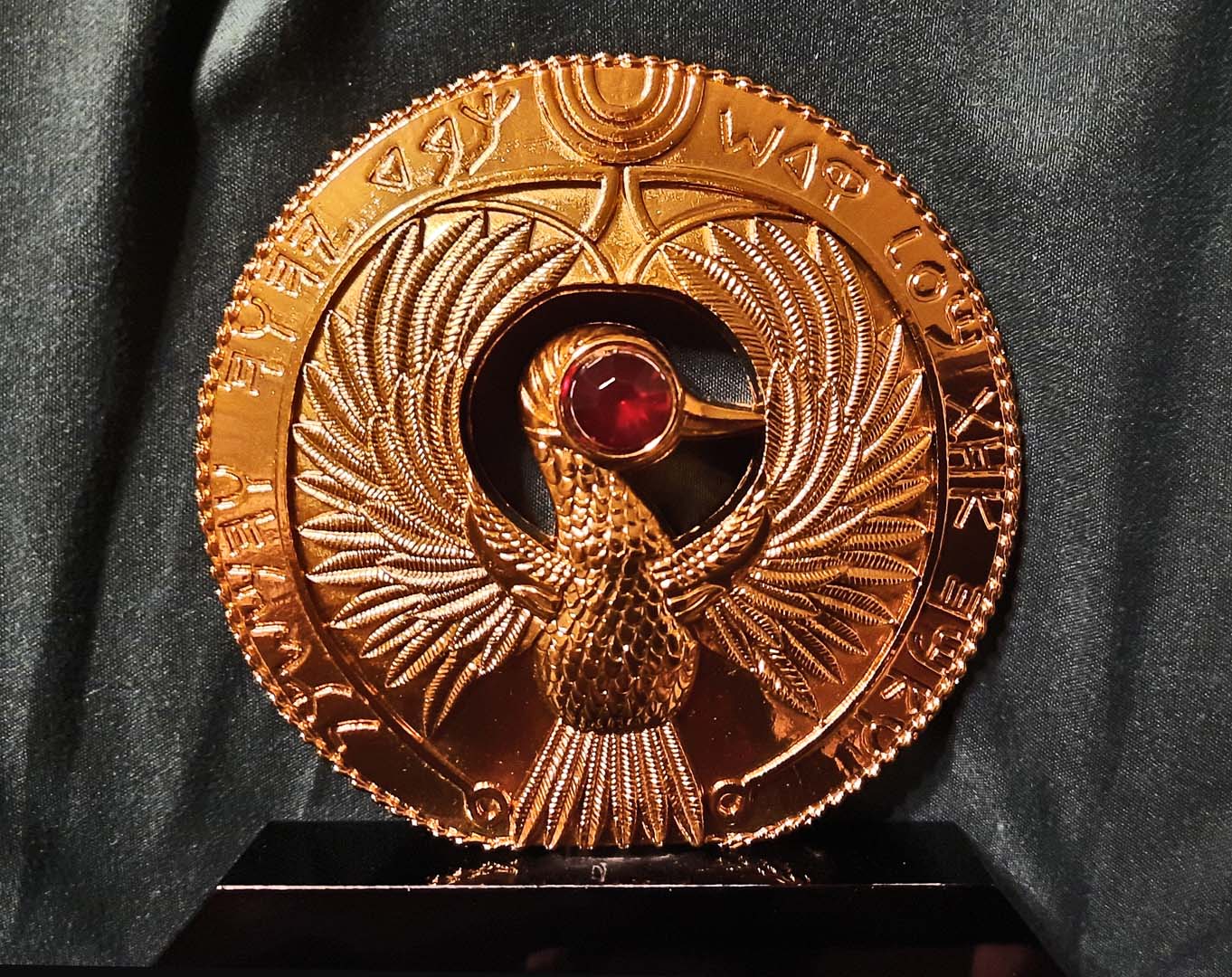 Disney Medallion 01.jpg