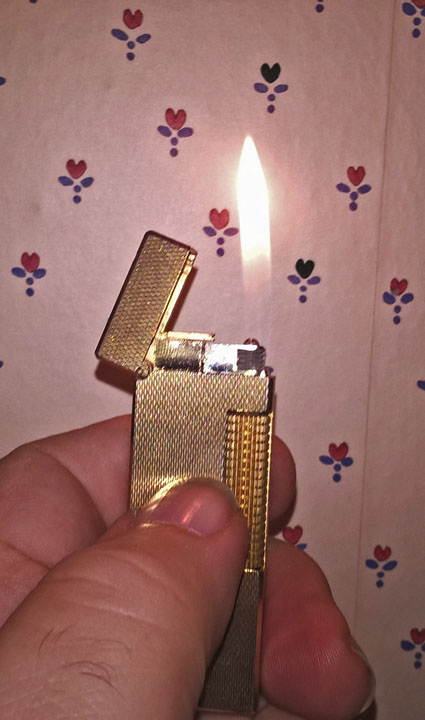 Dunhill Rollagas Lit s.jpg