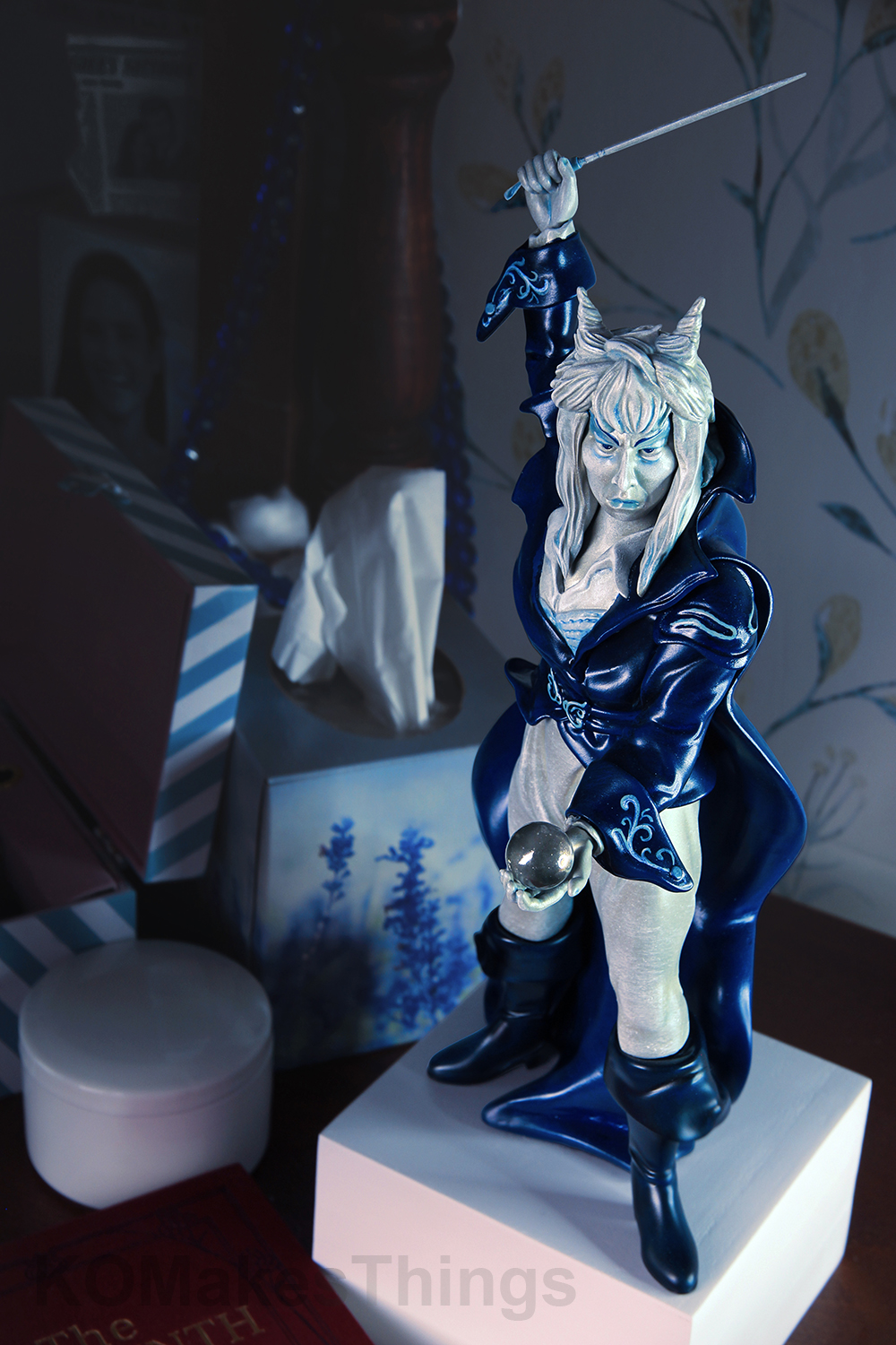 EDIT_JarethStatue-1288_night_sm.jpg