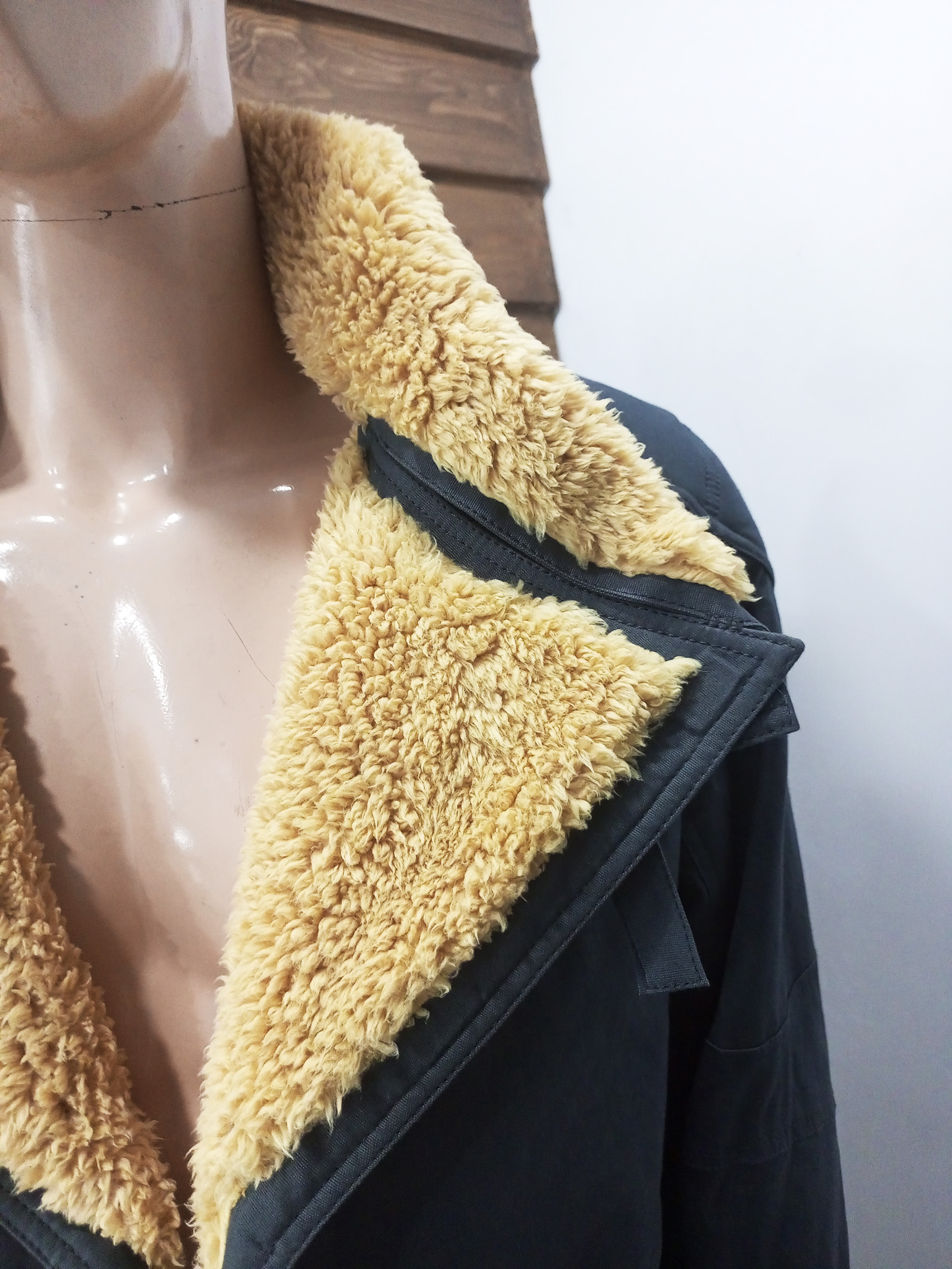 ELS BR COAT LAPEL.jpg