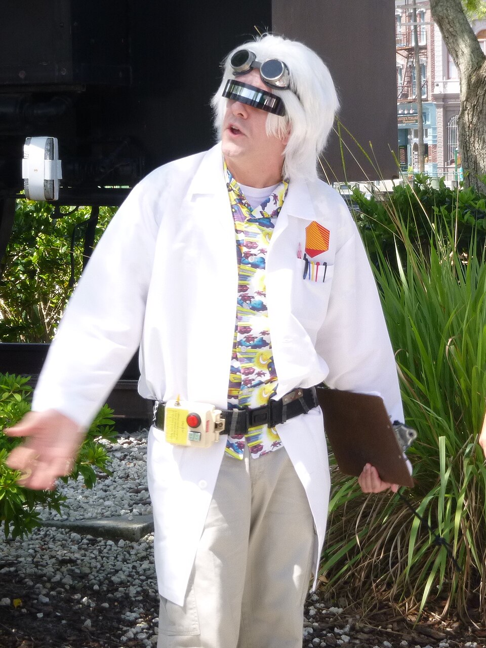 Emmett_Brown_Back_to_the_Future_Universal_Studios_Florida.JPG