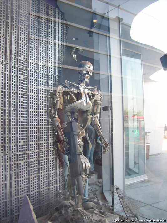 Endoskeleton - Terminator 2 3D - Universal Studios - Hollywood - Attraction Store Window - 019.jpg
