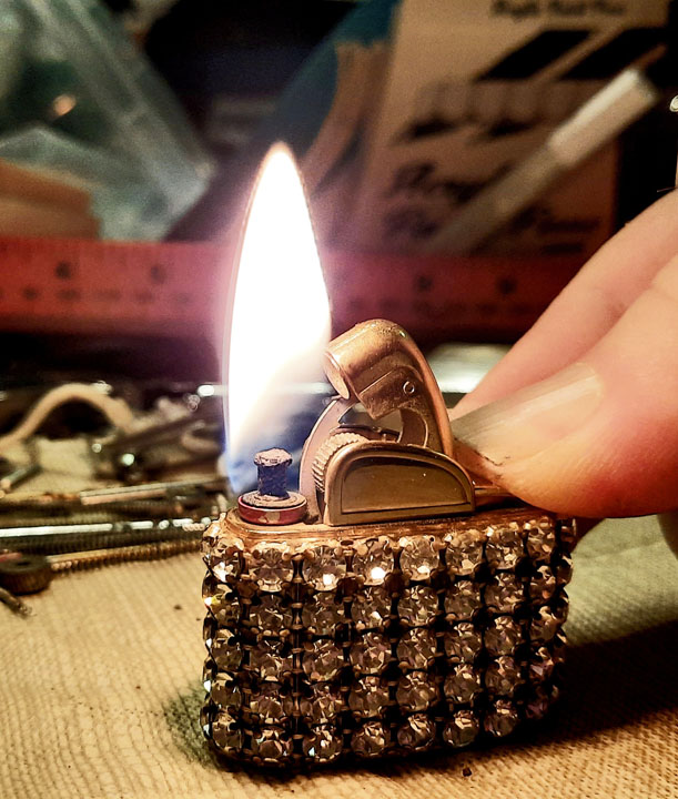 Evans Rhinestone Lighter 03 Lit.jpg