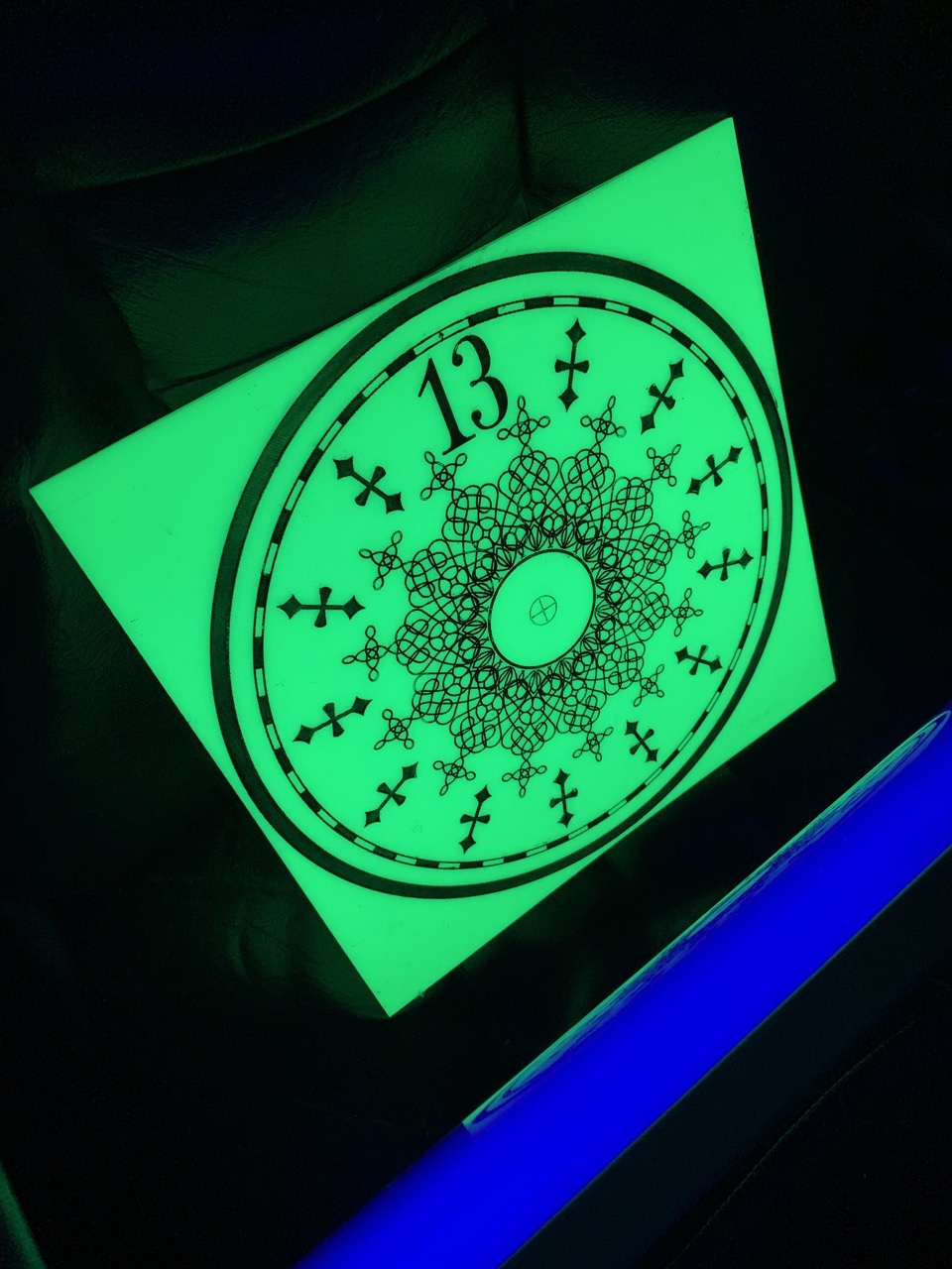 face_blacklight_night.jpg