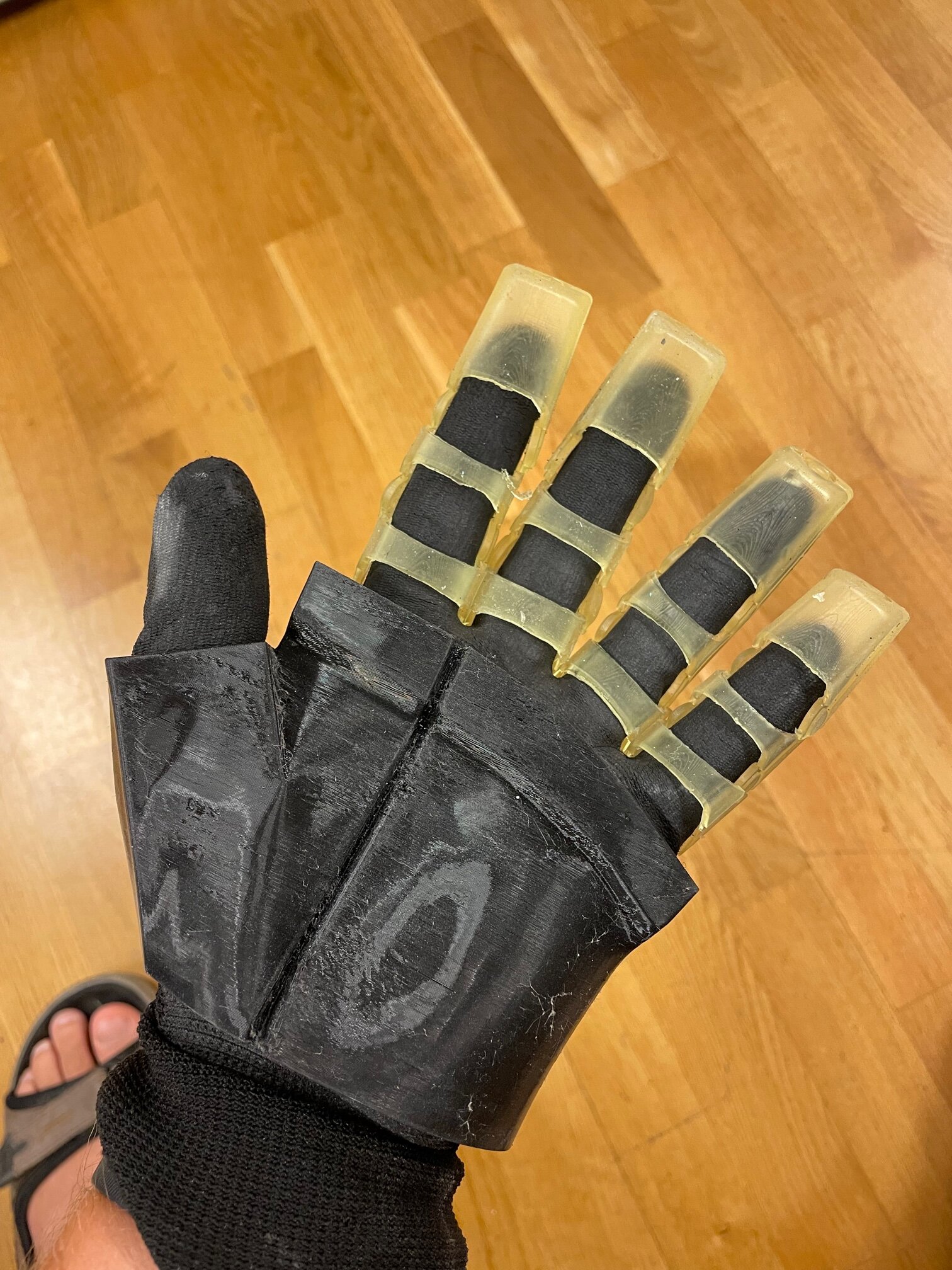 Flexfinger Glove 1.jpg