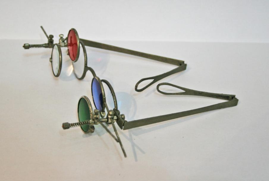 glasses2-905x611.jpg