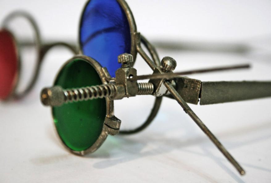 glasses5-878x593.jpg