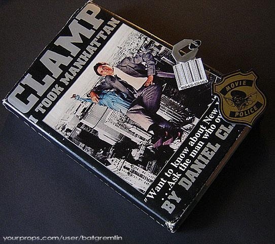 Gremlins-2-The-New-Batch-Clamp-Book-Clamp-Badge-and-Movie-Police-Badge-1.jpg