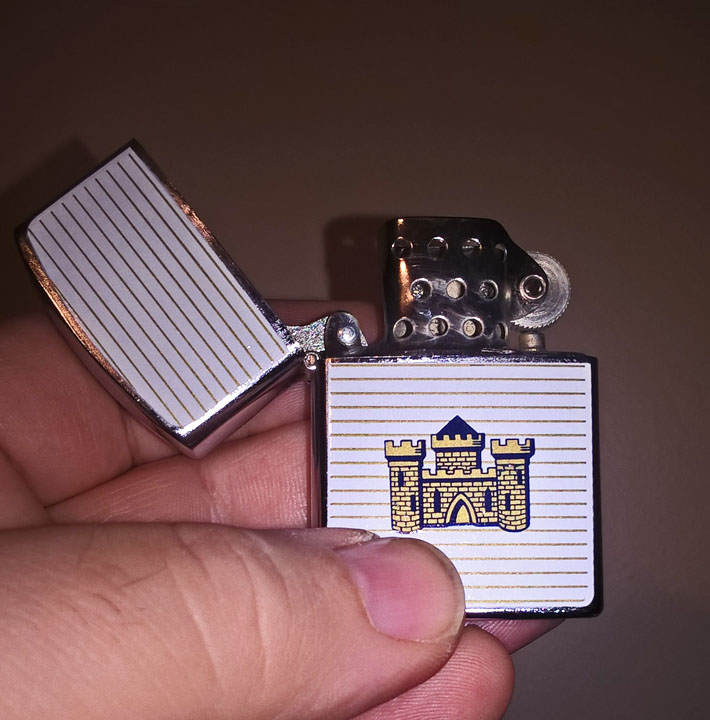 Hadson Large Castle Zippo Copy Open s.jpg