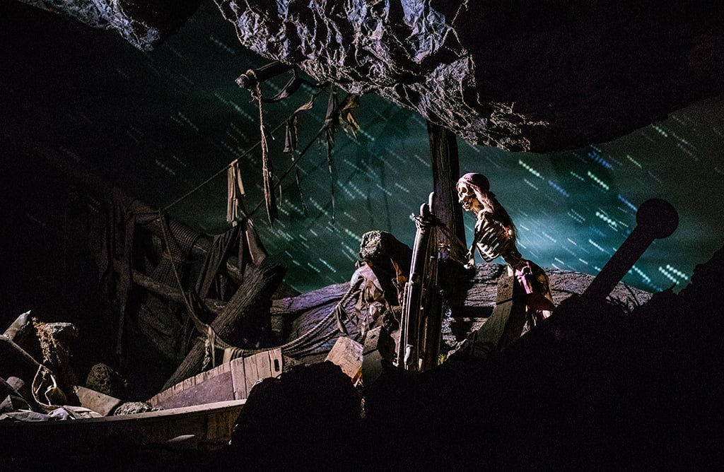 helmsman-disneyland-pirates-caribbean.jpg