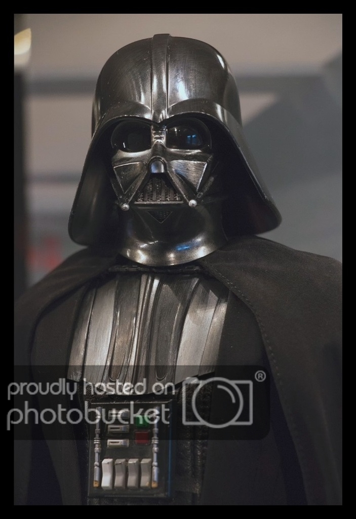 Hot%20Toys%20Darth%20Vader%20ANH%2003_zpsvgabh9dl.jpg