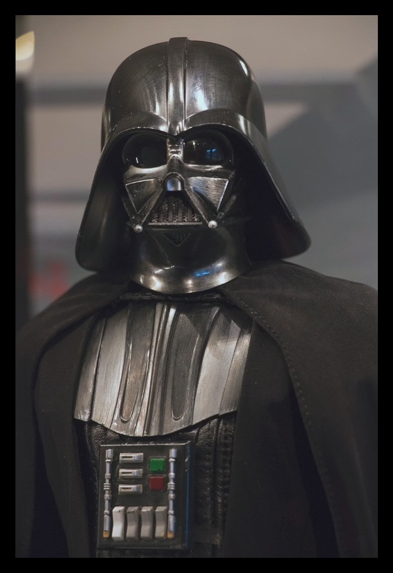 Hot Toys Darth Vader ANH 03.jpg